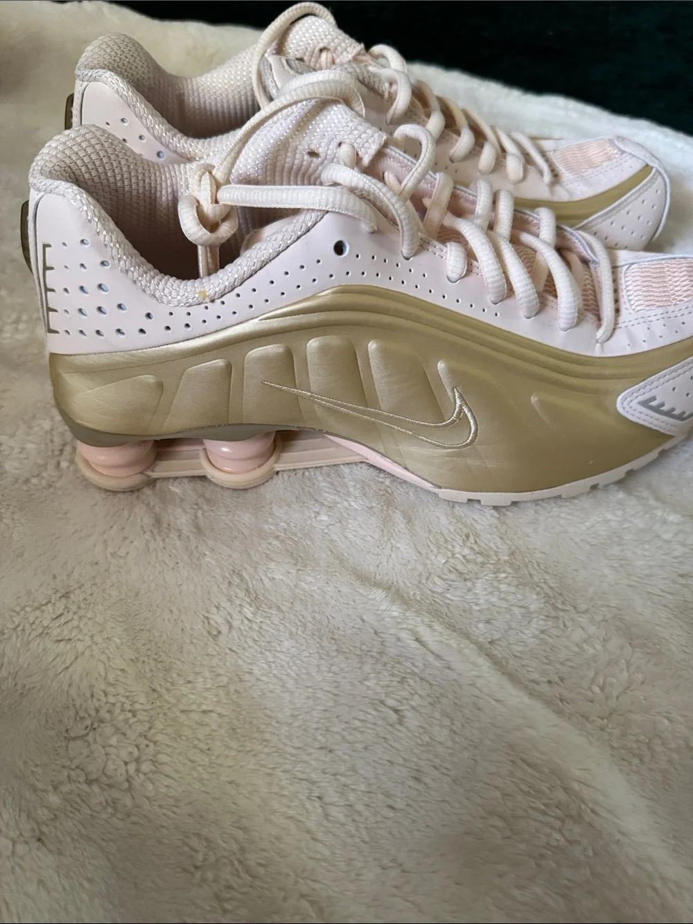 Woman’s Nike shox